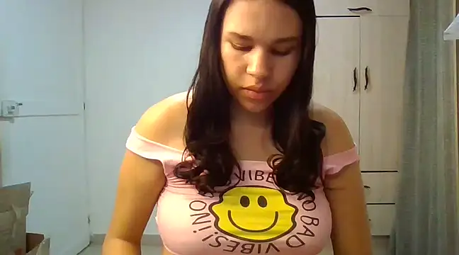 Snapshot of Indirasex_44 chatting on 6, 2, 2025 Indirasex 44 online show from 6, 2, 2025