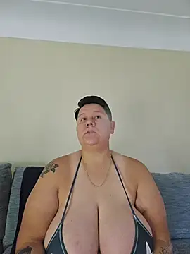 Snapshot of DevilDahm chatting on 5, 7, 2026 DevilDahm online show from 5, 7, 2026