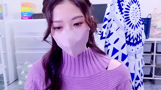 Snapshot of oxo_yuna_oxo chatting on 8, 12, 2024 oxo yuna oxo online show from 8, 12, 2024