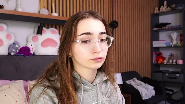 Snapshot of PollyBeev chatting on 9, 4, 2026 PollyBeev online show from 9, 4, 2026