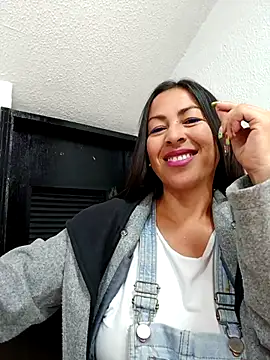 Snapshot of MARIANA-12_ chatting on 5, 3, 2025 MARIANA-12 online show from 5, 3, 2025