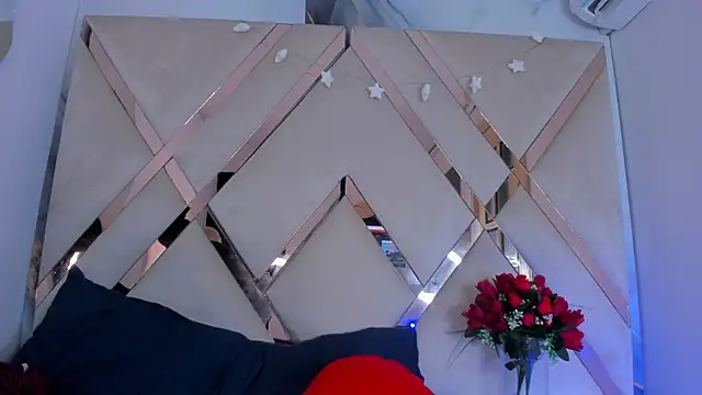 ninaht online show from 5, 11, 2025