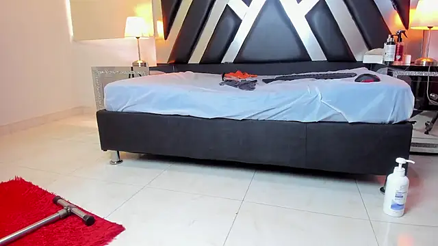 lannarusso  online show from 24, 2, 2025