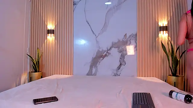 Snapshot of valentina_lux chatting on 27, 12, 2024 valentina lux online show from 27, 12, 2024