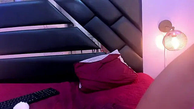 Snapshot of KimberlyVillaLobos chatting on 19, 2, 2025 KimberlyVillaLobos online show from 19, 2, 2025