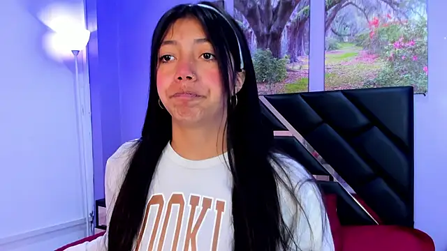 Snapshot of KimberlyVillaLobos chatting on 8, 10, 2025 KimberlyVillaLobos online show from 8, 10, 2025