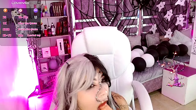 AliceWalker 11 online show from 1, 11, 2025