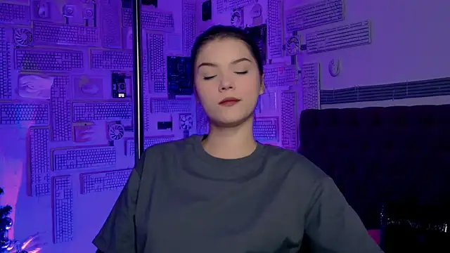 Snapshot of EvaThopson chatting on 1, 2, 2025 EvaThopson online show from 1, 2, 2025