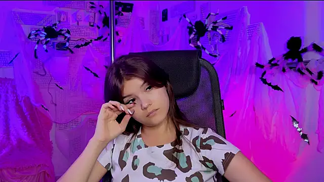 EvaThopson online show from 29, 10, 2025