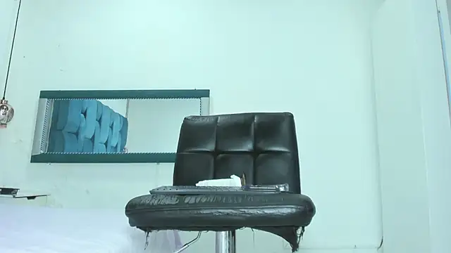 mia  fernandez online show from 11, 2, 2025