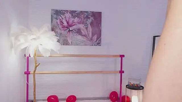 lylylovesyou online show from 17, 2, 2025