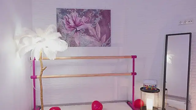 lylylovesyou online show from 20, 2, 2025