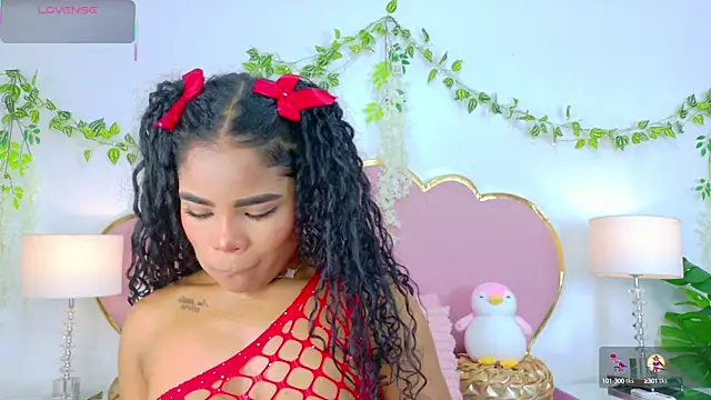 NahiaraReina online show from 16, 10, 2025