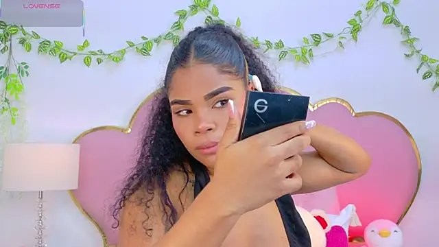 NahiaraReina online show from 2, 12, 2025