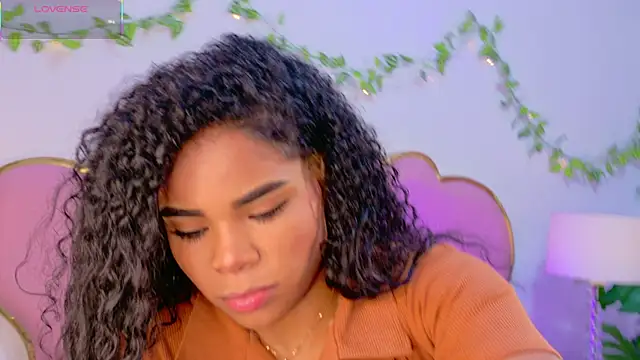 NahiaraReina online show from 16, 12, 2025