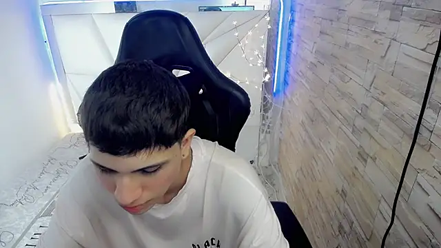 Brayan lopezz online show from 5, 12, 2024