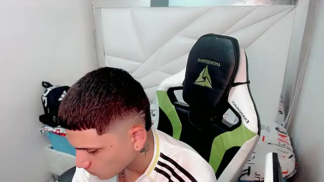 Brayan lopezz online show from 16, 1, 2026