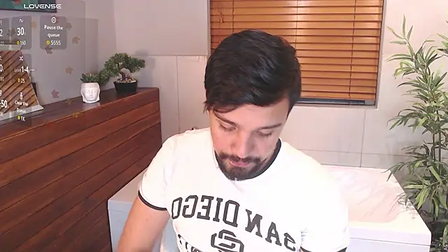 Edward max online show from 4, 2, 2026