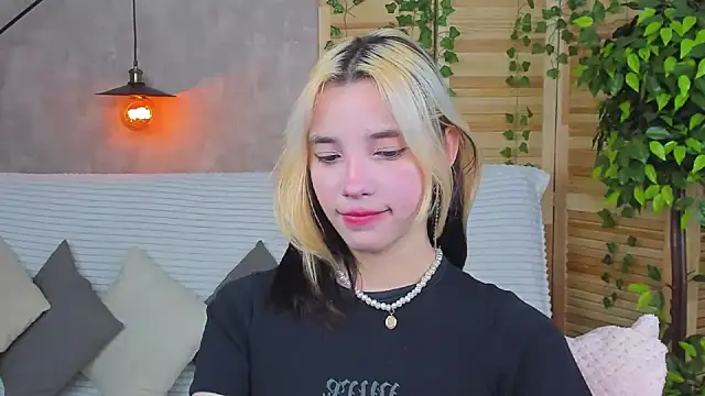 Snapshot of as1an_girlfriend chatting on 2, 2, 2025 as1an girlfriend online show from 2, 2, 2025