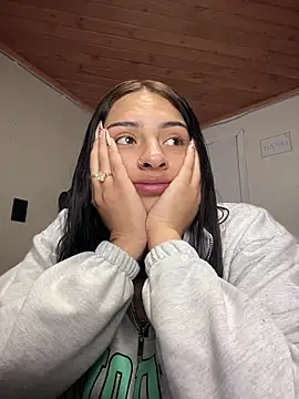 Hilary pinkk online show from 15, 11, 2025