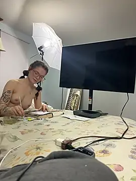 Snapshot of dreamteemergirl chatting on 1, 3, 2025 dreamteemergirl online show from 1, 3, 2025