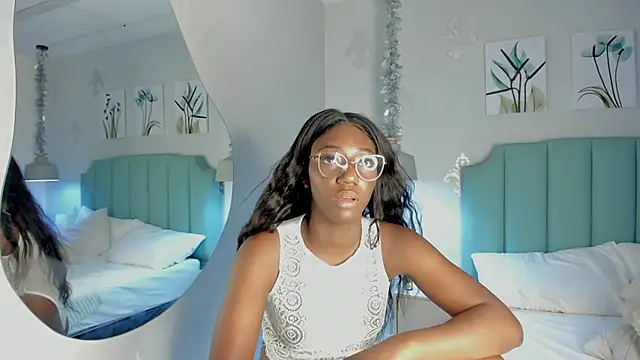 Khenta Michells online show from 6, 2, 2025