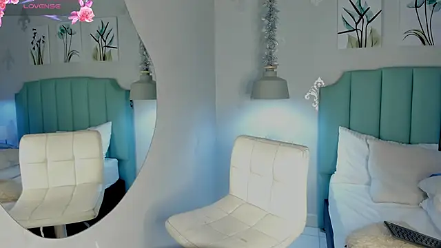 Khenta Michells online show from 12, 2, 2025