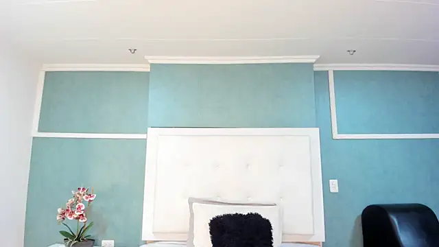 Khenta Michells online show from 20, 9, 2025