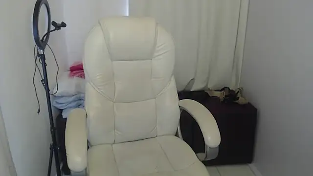 Abby Halliwey online show from 3, 1, 2025