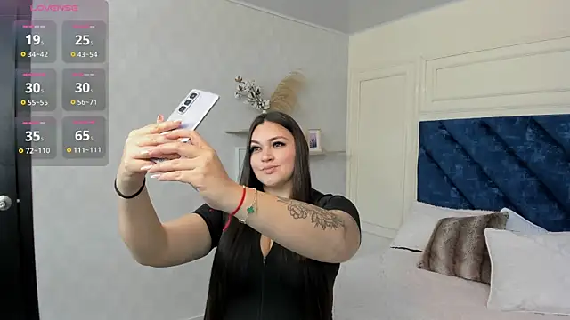 Charlotte Mayer online show from 5, 12, 2025