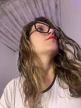 Snapshot of gwen_ashly chatting on 5, 6, 2026 gwen ashly online show from 5, 6, 2026