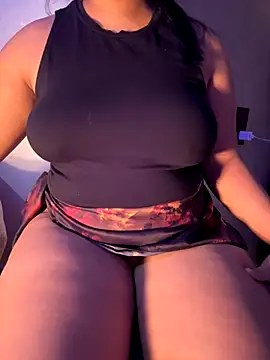 Snapshot of GLamouur chatting on 6, 12, 2024 GLamouur online show from 6, 12, 2024