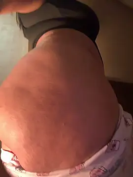 Snapshot of GLamouur chatting on 2, 2, 2025 GLamouur online show from 2, 2, 2025