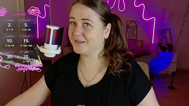 LizzyShine online show from 6, 11, 2025