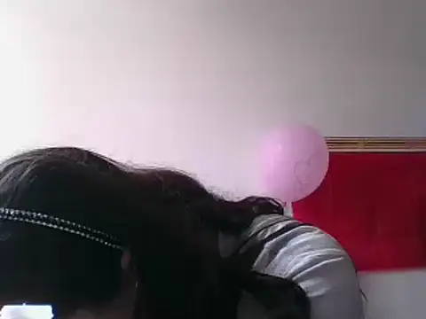 Snapshot of _karlie_kloss_ chatting on 18, 2, 2025 karlie kloss online show from 18, 2, 2025