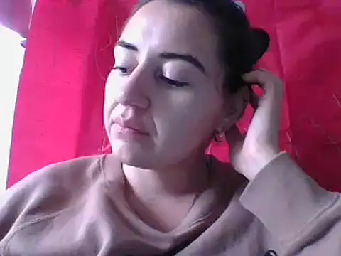 Snapshot of _karlie_kloss_ chatting on 4, 3, 2025 karlie kloss online show from 4, 3, 2025