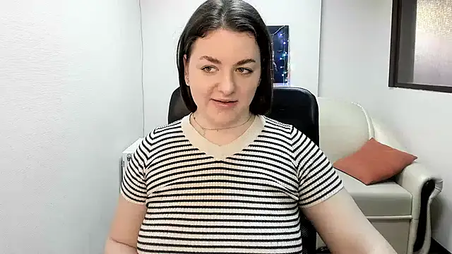 Snapshot of Helen_Elliot chatting on 21, 1, 2025 Helen Elliot online show from 21, 1, 2025