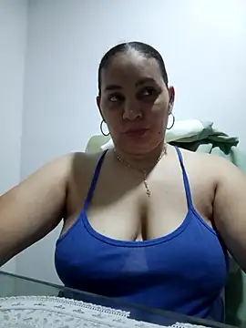 Snapshot of MirandaSoto chatting on 22, 10, 2025 MirandaSoto online show from 22, 10, 2025