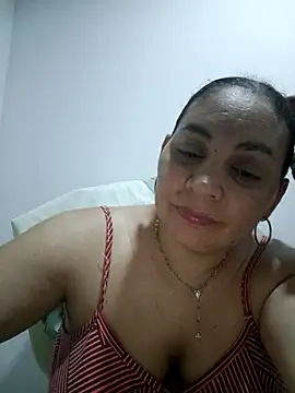 Snapshot of MirandaSoto chatting on 23, 10, 2025 MirandaSoto online show from 23, 10, 2025