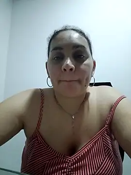 Snapshot of MirandaSoto chatting on 6, 11, 2025 MirandaSoto online show from 6, 11, 2025