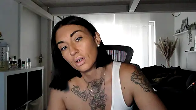 IntiMia online show from 13, 10, 2025