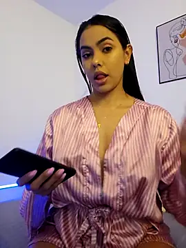 VictoriaEvaans  online show from 8, 10, 2025