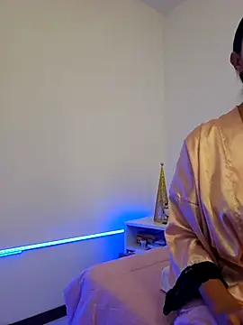 VictoriaEvaans  online show from 4, 12, 2025