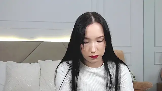 LeilaLow online show from 6, 1, 2025