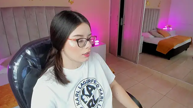 Snapshot of Charlotte_Olsen_ chatting on 19, 5, 2026 Charlotte Olsen online show from 19, 5, 2026