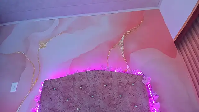 Snapshot of Bella__sweet chatting on 28, 2, 2025 Bella sweet online show from 28, 2, 2025