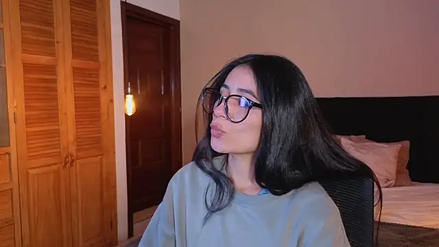 ChloeTurner  online show from 15, 4, 2026