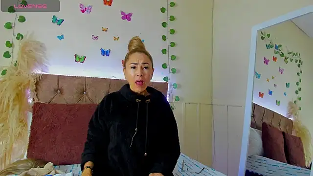 Snapshot of emagarcia chatting on 18, 10, 2025 emagarcia online show from 18, 10, 2025