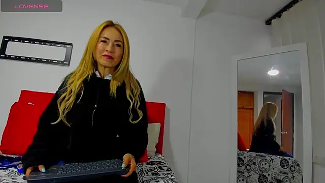 Snapshot of emagarcia chatting on 26, 10, 2025 emagarcia online show from 26, 10, 2025