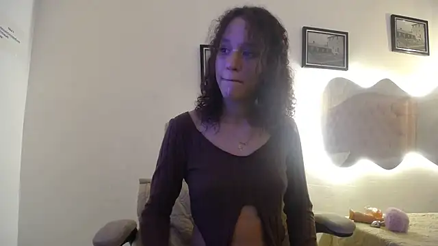 Snapshot of LAURA_SMIITH chatting on 13, 3, 2025 LAURA SMIITH online show from 13, 3, 2025